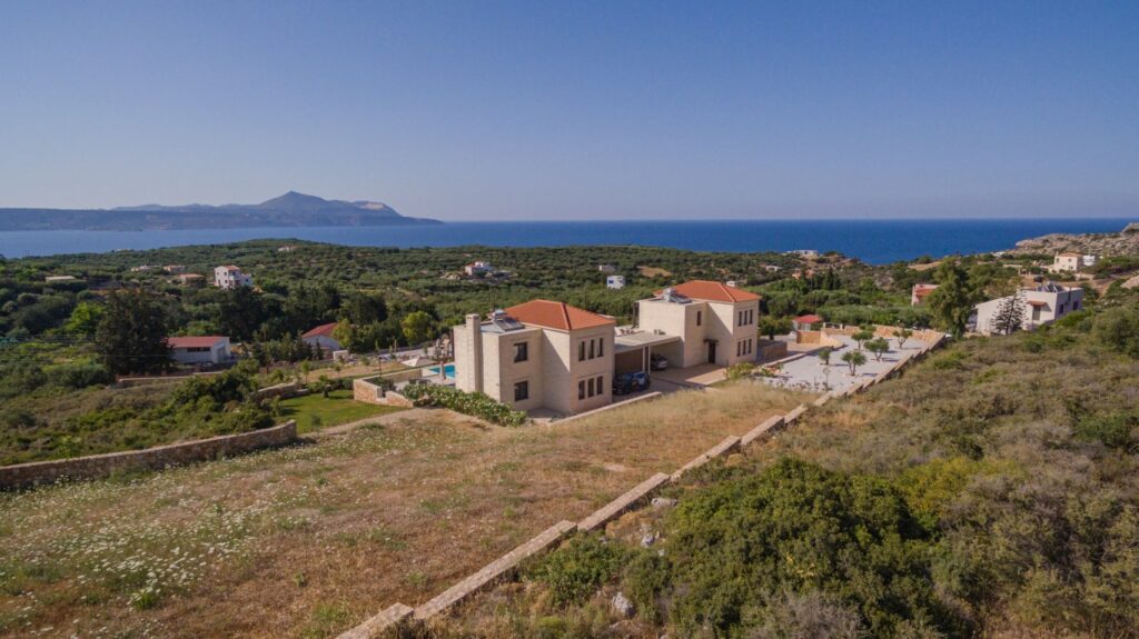 A GORGEOUS VILLA IN PLAKA