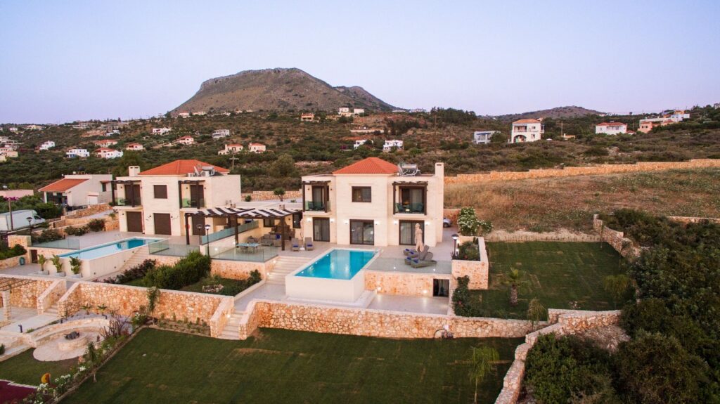 A GORGEOUS VILLA IN PLAKA