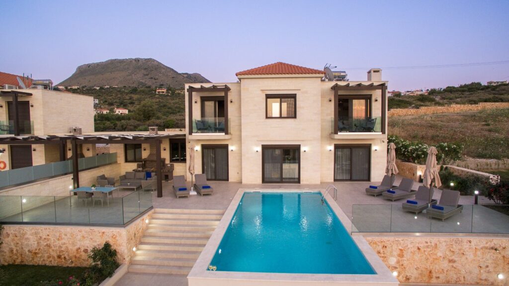 A GORGEOUS VILLA IN PLAKA