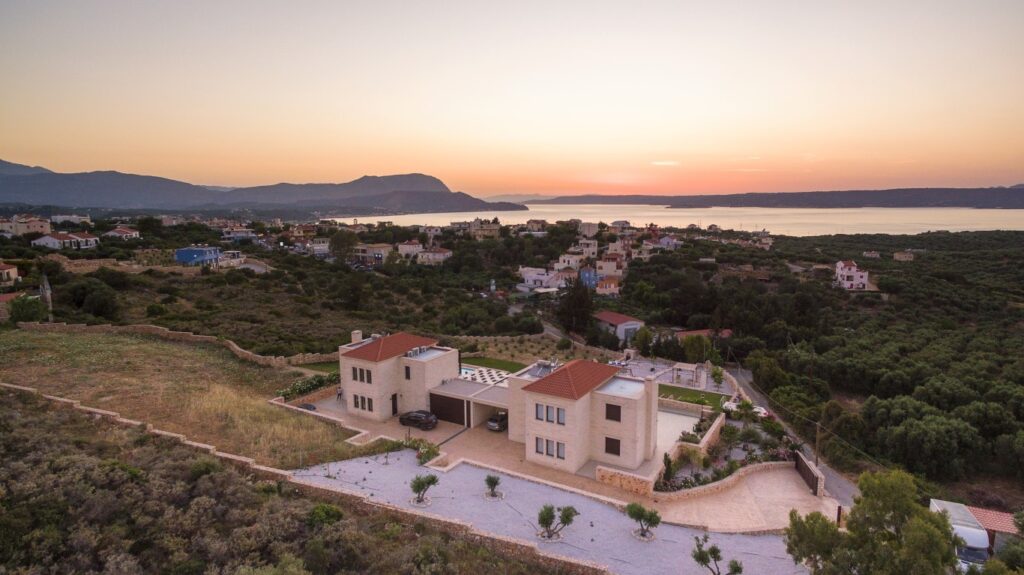 A GORGEOUS VILLA IN PLAKA