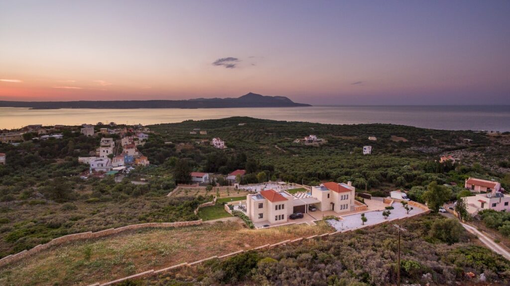 A GORGEOUS VILLA IN PLAKA