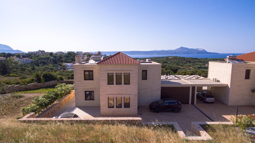 A GORGEOUS VILLA IN PLAKA