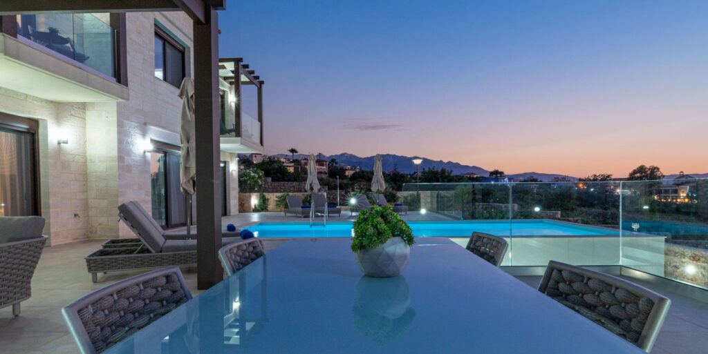 A GORGEOUS VILLA IN PLAKA