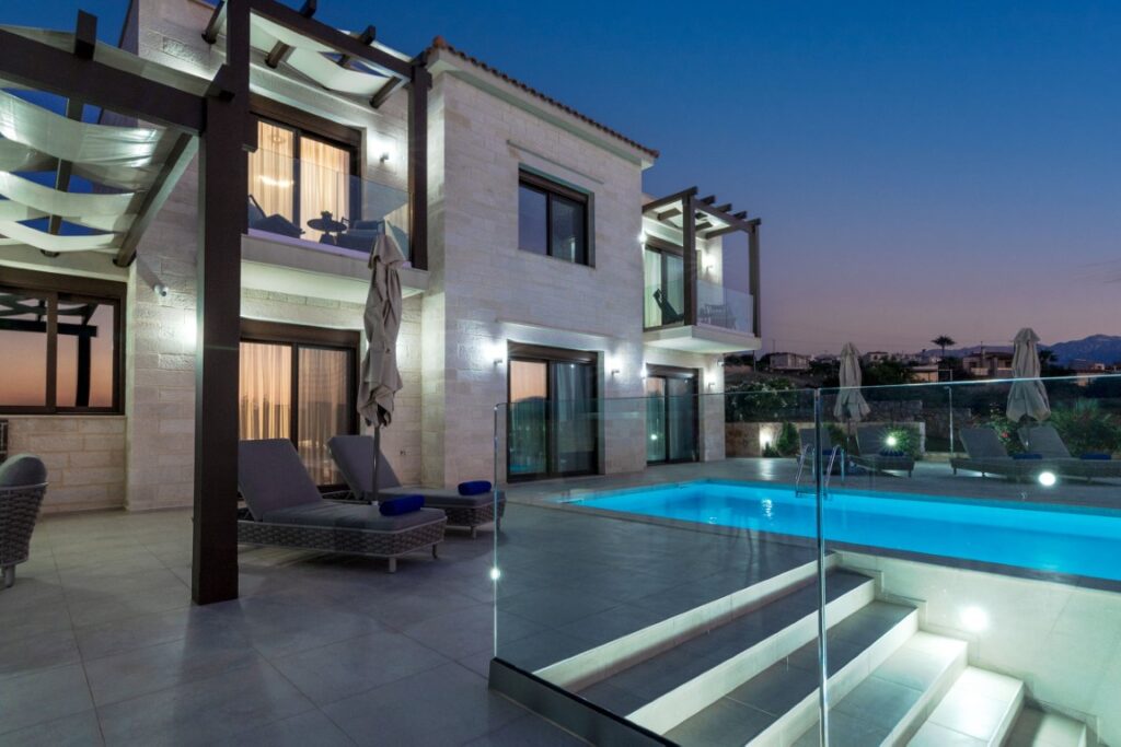 A GORGEOUS VILLA IN PLAKA