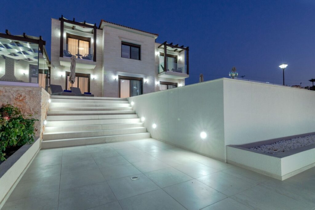 A GORGEOUS VILLA IN PLAKA