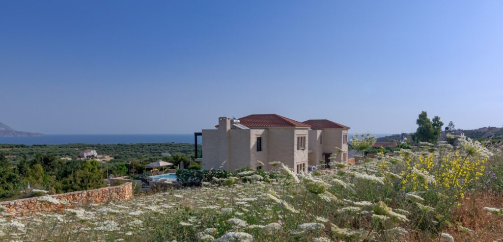 A GORGEOUS VILLA IN PLAKA