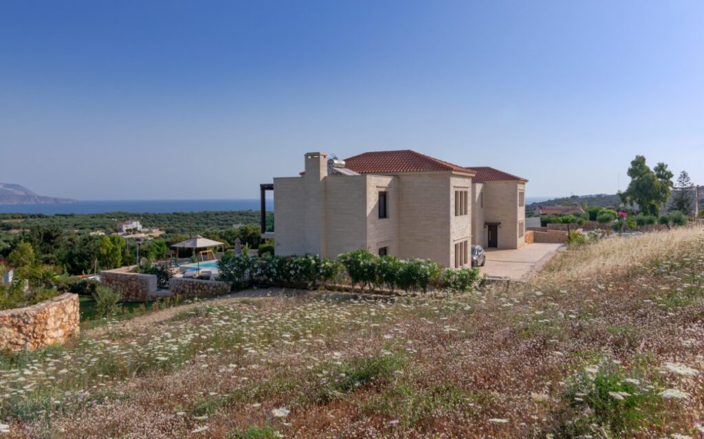 A GORGEOUS VILLA IN PLAKA