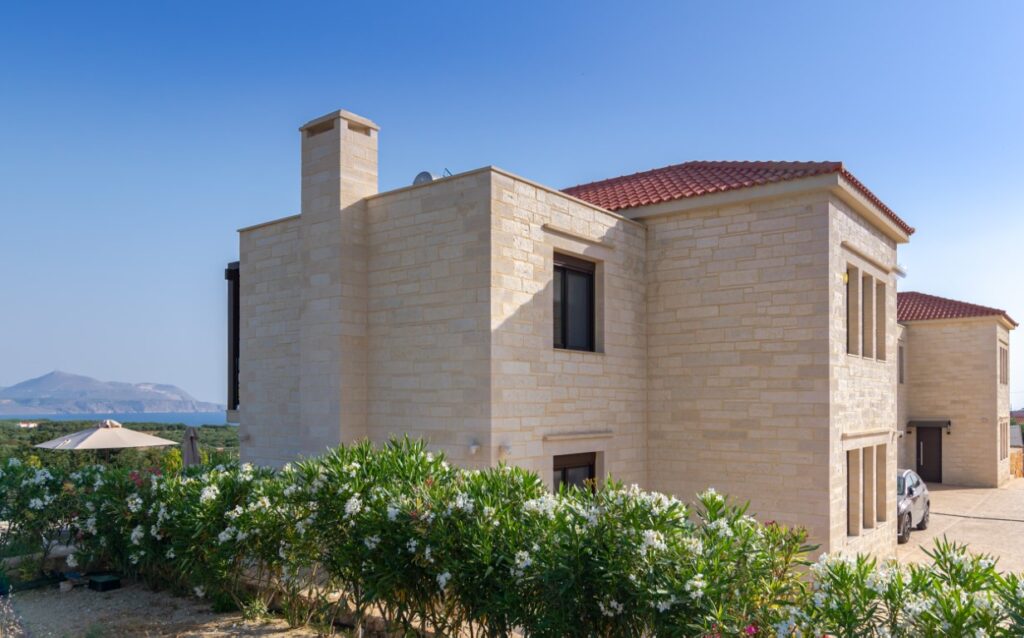 A GORGEOUS VILLA IN PLAKA