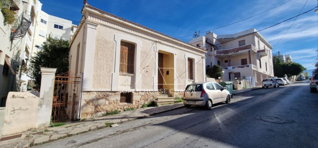 A NEOCLASSICAL HOUSE FOR RESTORATION IN DIKASTIRIA