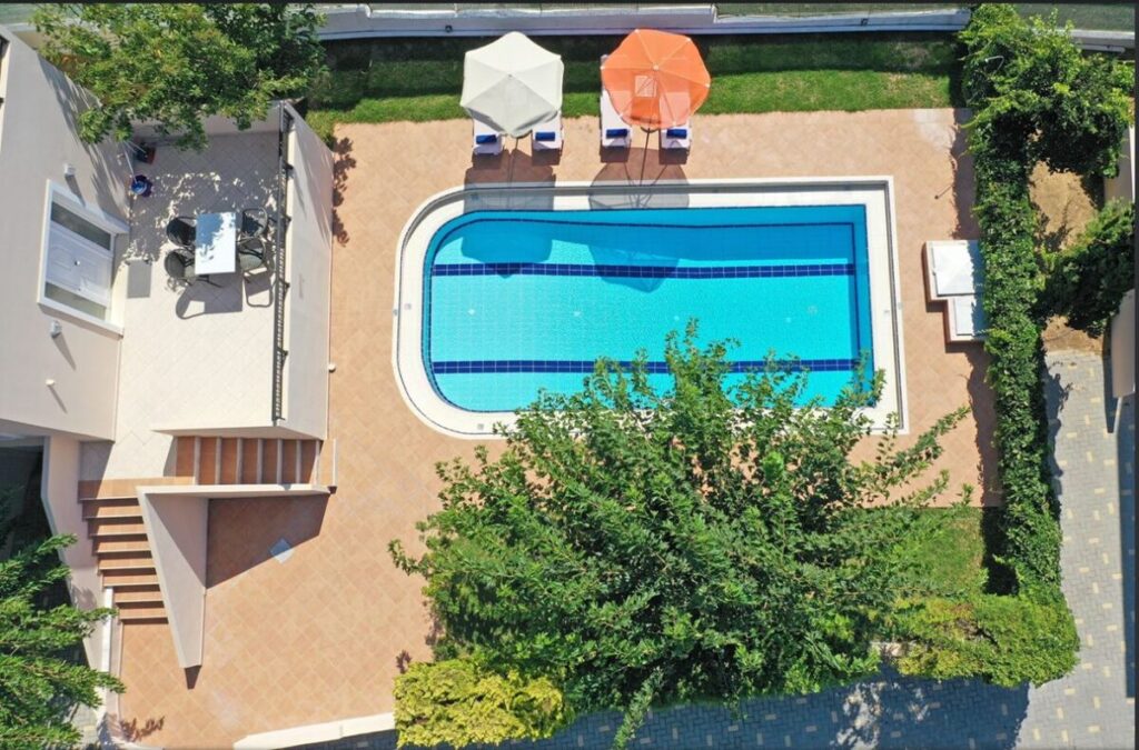 Detached house with private pool in Kolymbari