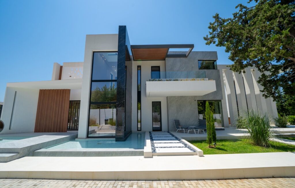 A HIGH-END MASTERPIECE IN ALMYRIDA