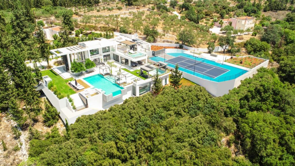 A HIGH-END MASTERPIECE IN ALMYRIDA