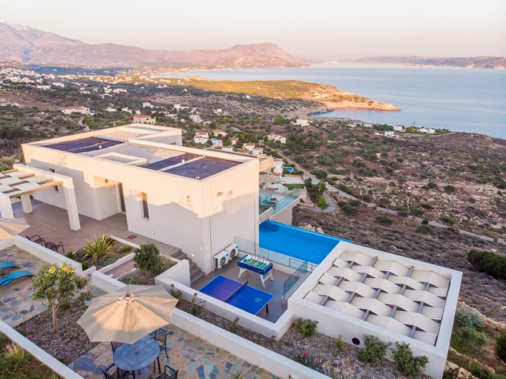 A DESIGNER VILLA WITH STUNNING VIEWS