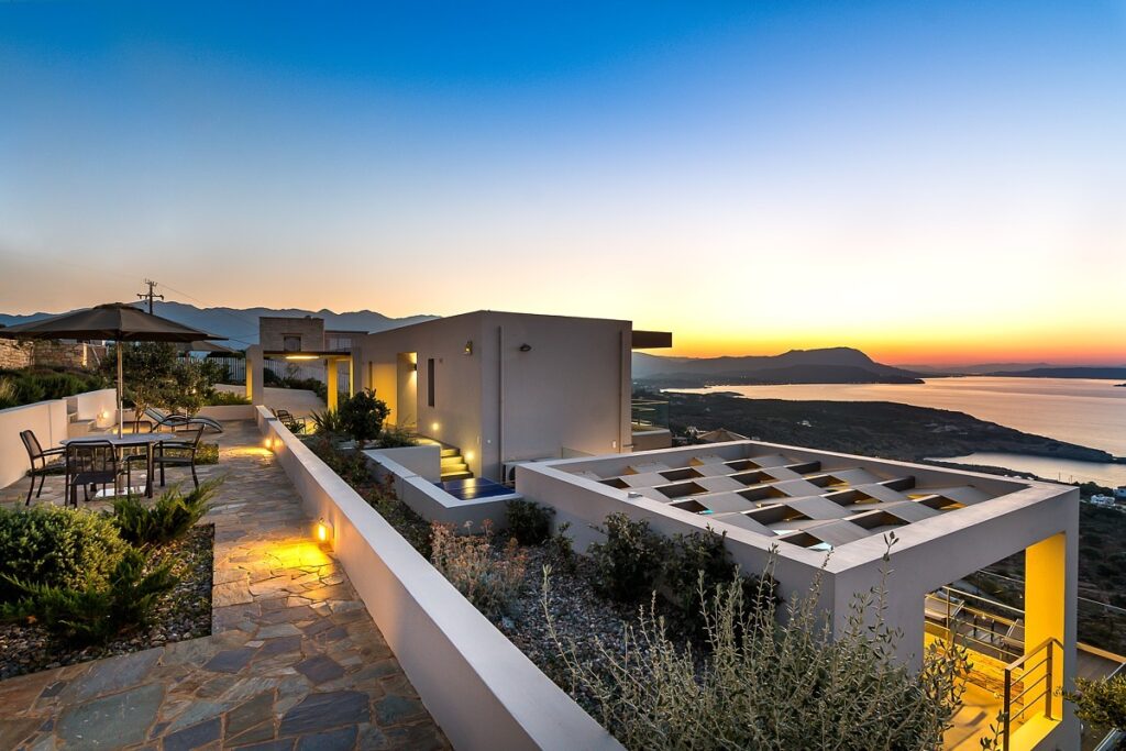 A DESIGNER VILLA WITH STUNNING VIEWS