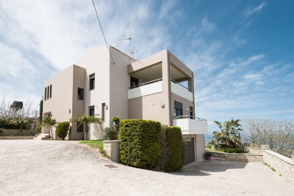 A PALATIAL VILLA IN KISSAMOS