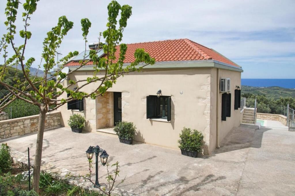 A COMPLETELY RENOVATED STOVE VILLA IN PATIMA