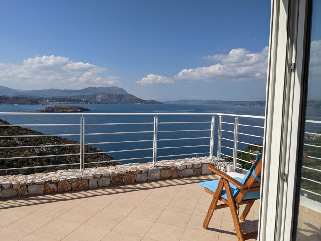 A 4-BERDOOM VILLA WITH AMAZING SEA VIEWS