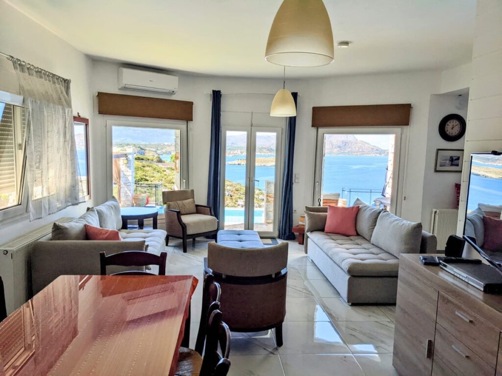 A 4-BERDOOM VILLA WITH AMAZING SEA VIEWS