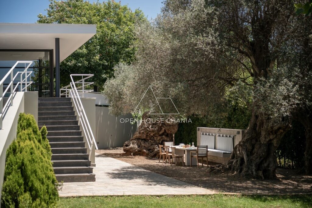 CUTTING EDGE DESIGN VILLA IN CHANIA