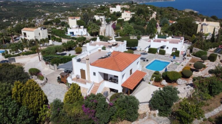 A VILLA WITH A POOL AND VIEWS IN PLAKA