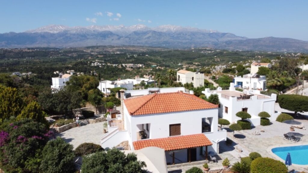 A VILLA WITH A POOL AND VIEWS IN PLAKA