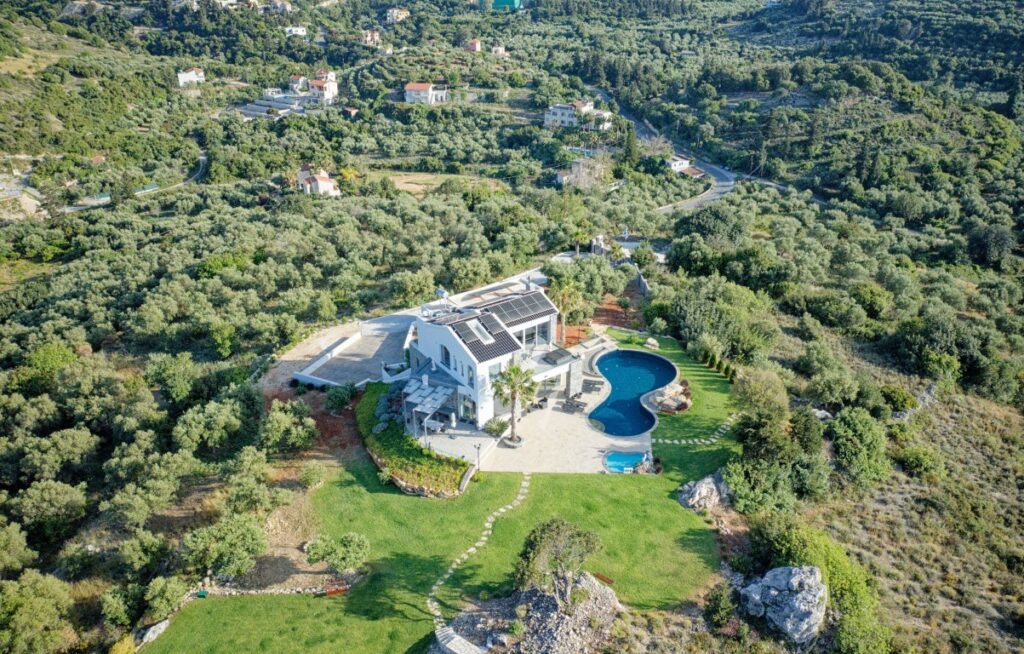 A HOLLYWOOD-LIKE MANSION IN ALMYRIDA