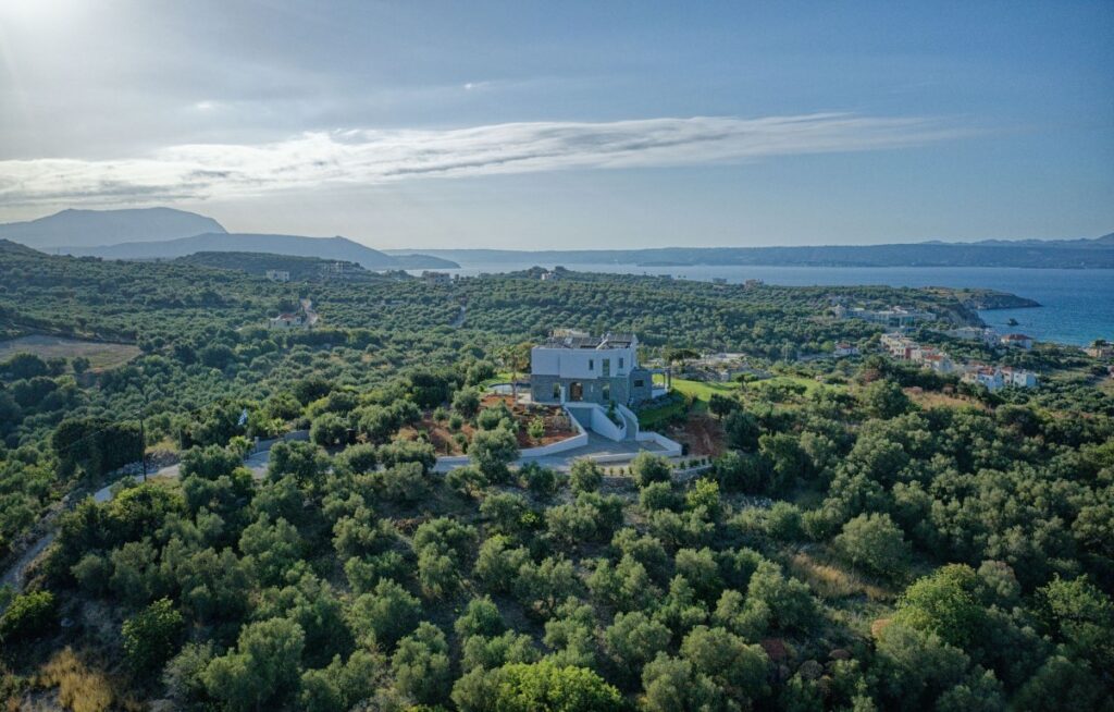 A HOLLYWOOD-LIKE MANSION IN ALMYRIDA