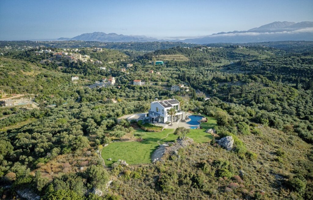 A HOLLYWOOD-LIKE MANSION IN ALMYRIDA