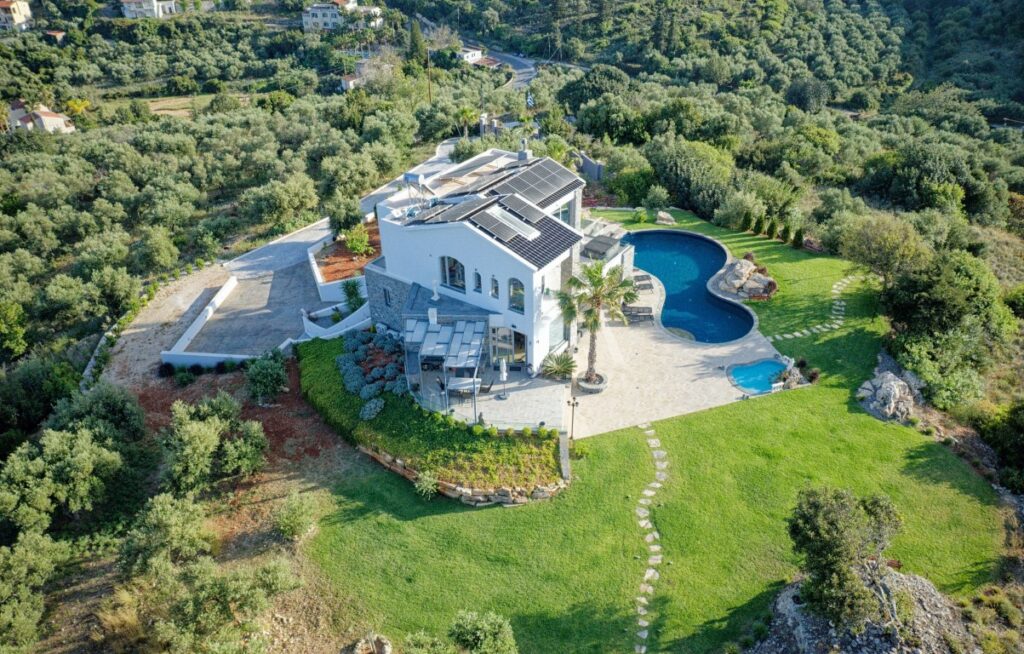 A HOLLYWOOD-LIKE MANSION IN ALMYRIDA