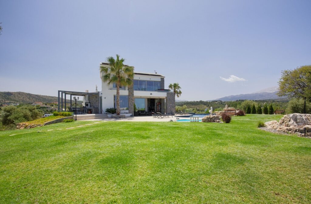 A HOLLYWOOD-LIKE MANSION IN ALMYRIDA