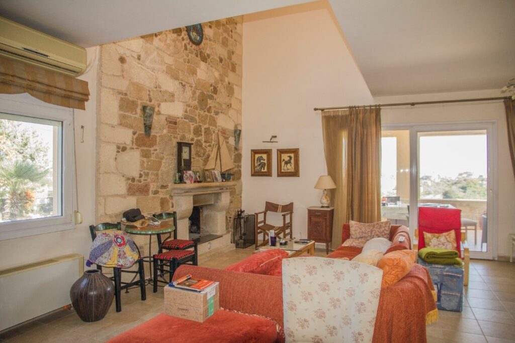 A SPACIOUS VILLA IN GALATAS