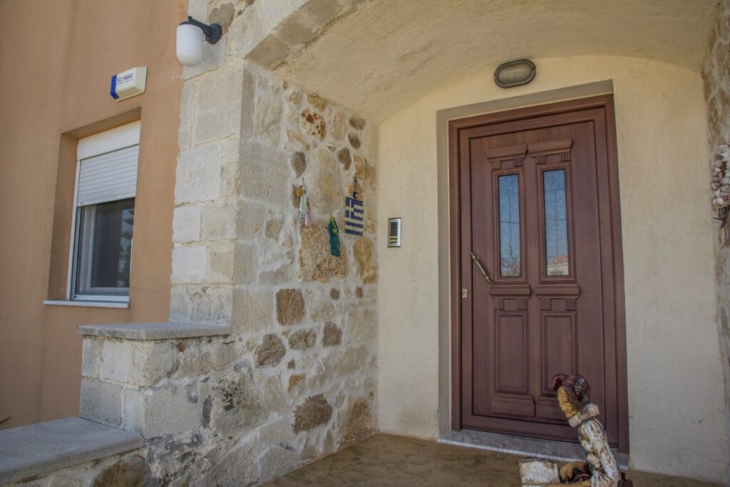 A SPACIOUS VILLA IN GALATAS