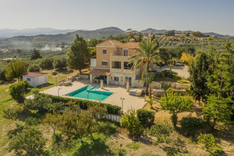 A SPACIOUS VILLA IN GALATAS