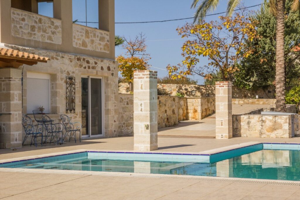 A SPACIOUS VILLA IN GALATAS