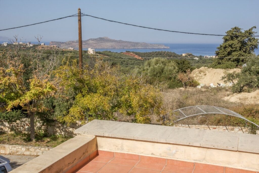 A SPACIOUS VILLA IN GALATAS