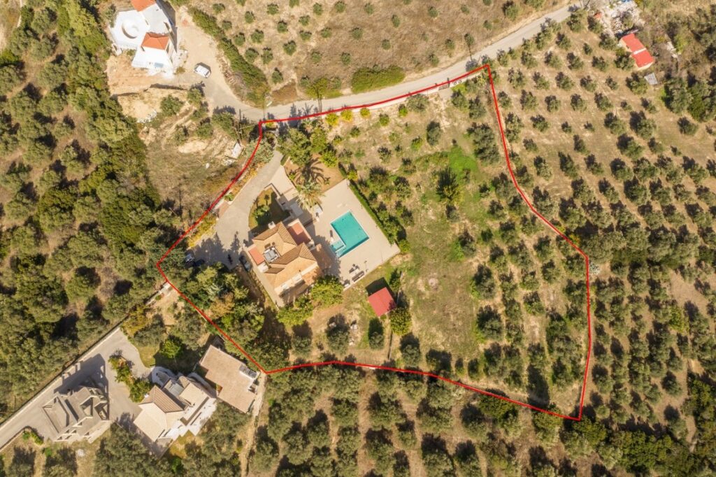 A SPACIOUS VILLA IN GALATAS