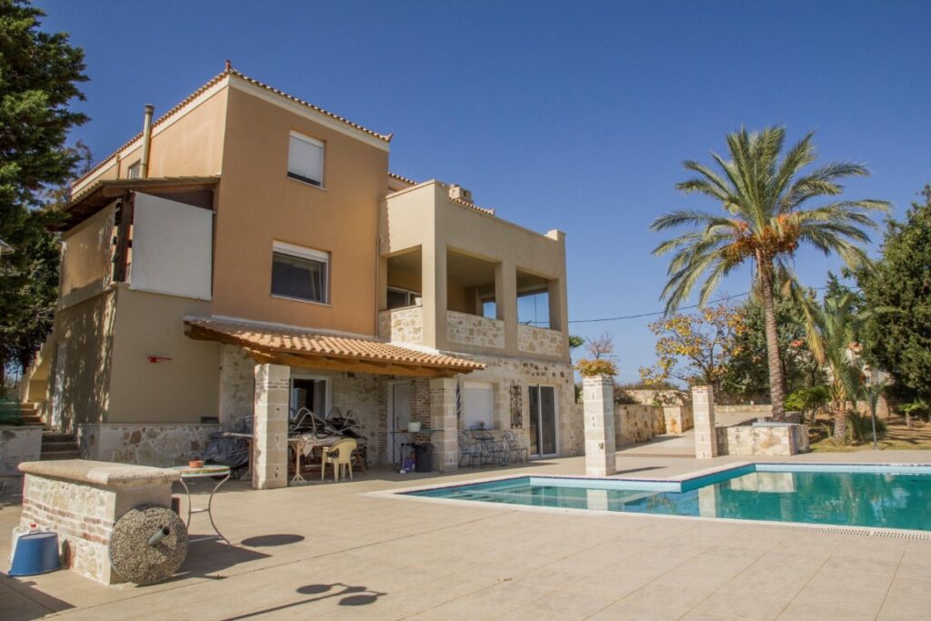 A SPACIOUS VILLA IN GALATAS