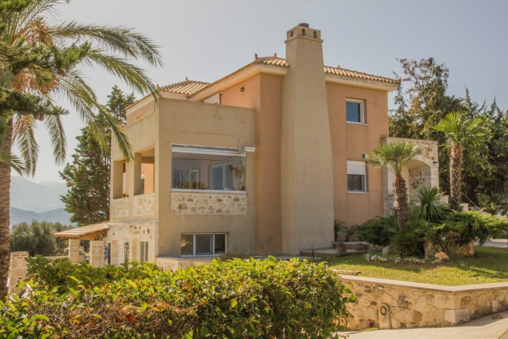 A SPACIOUS VILLA IN GALATAS