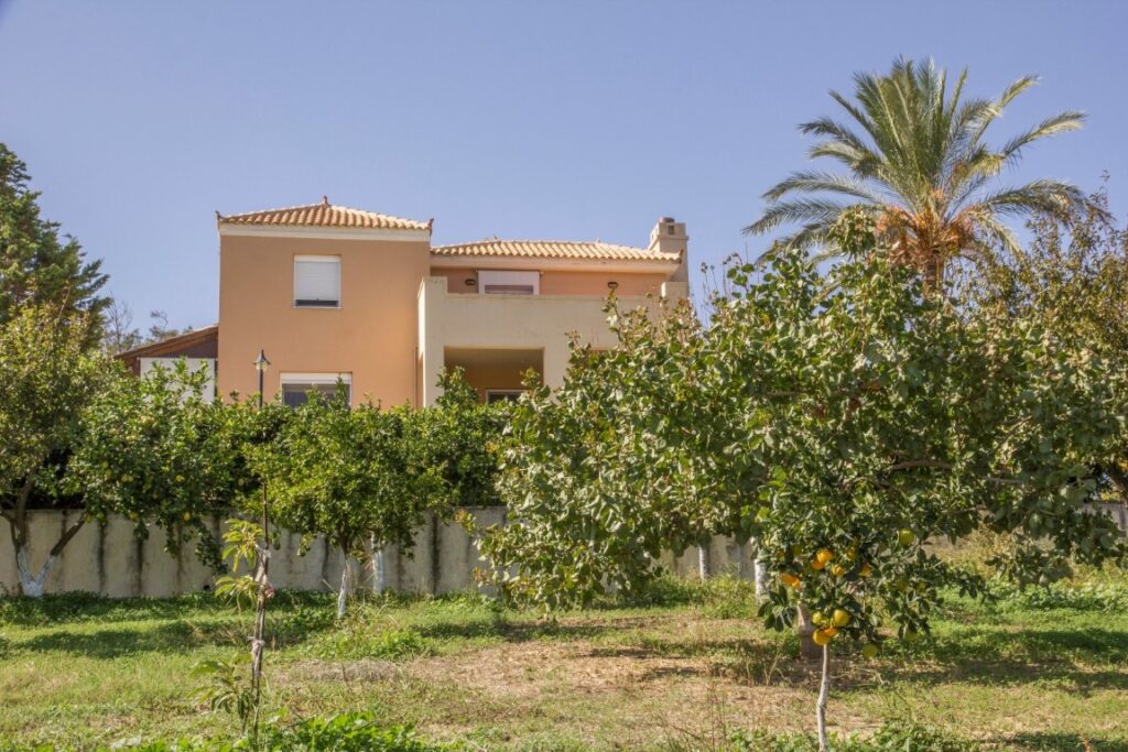 A SPACIOUS VILLA IN GALATAS