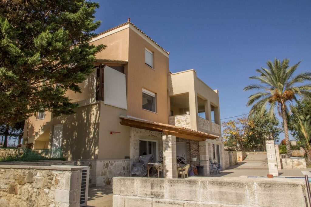 A SPACIOUS VILLA IN GALATAS