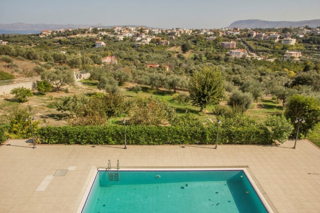 A SPACIOUS VILLA IN GALATAS