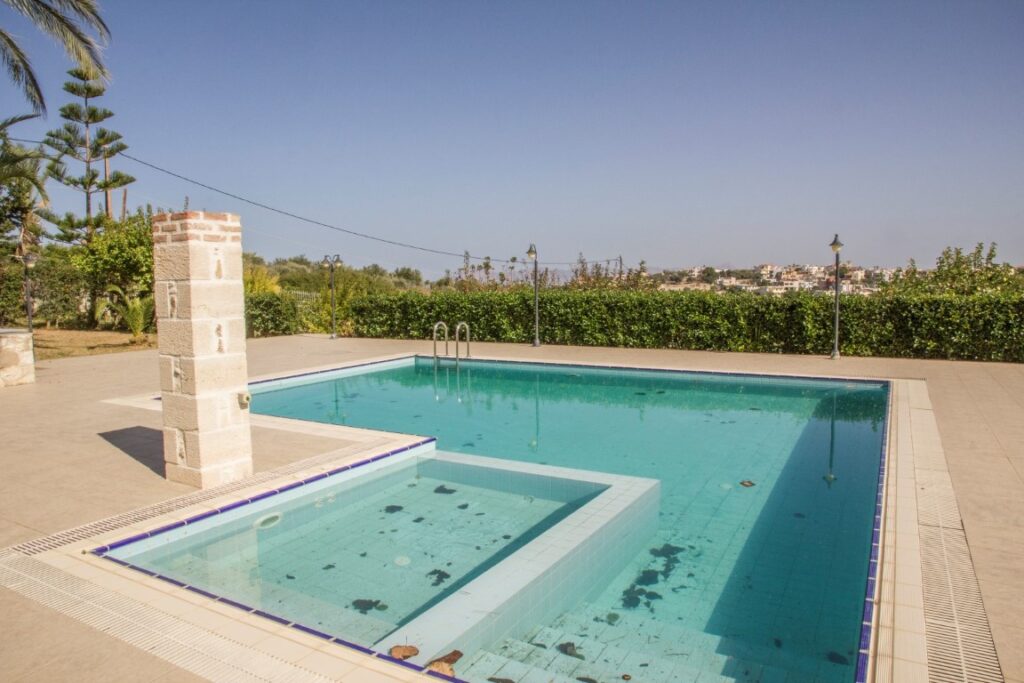 A SPACIOUS VILLA IN GALATAS