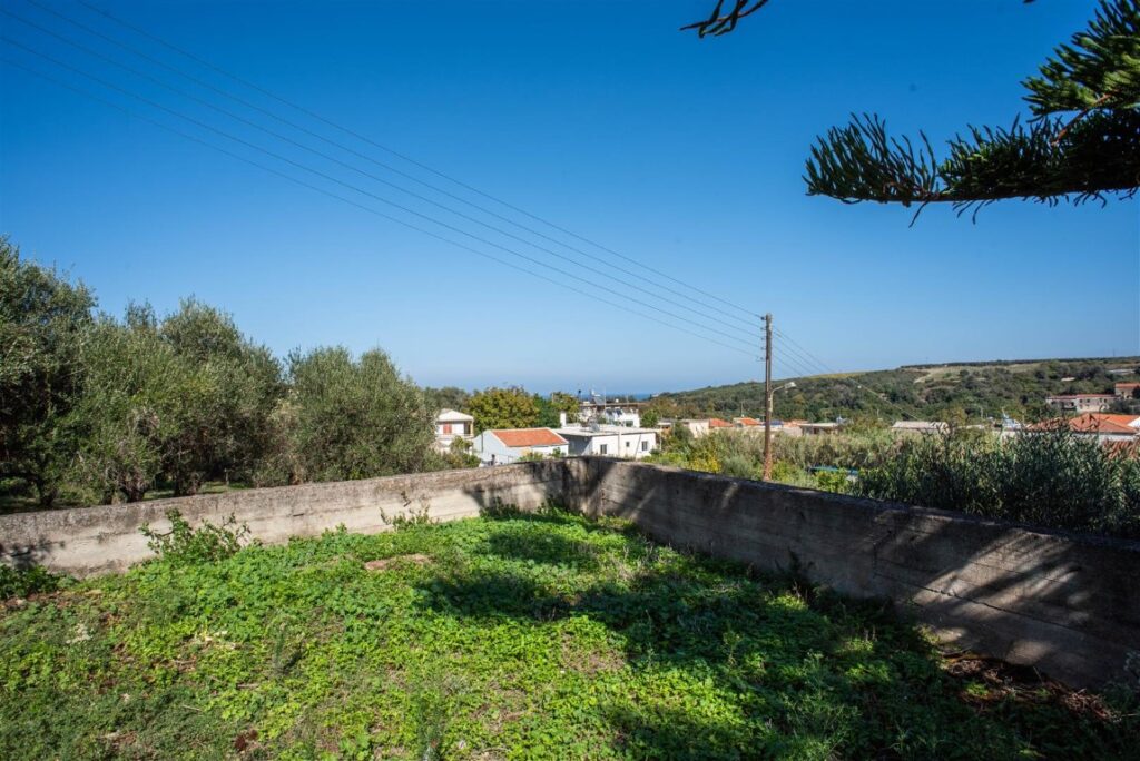 A PROPERTY WITH UNOBSTRUCTED VIEWS IN GERANI