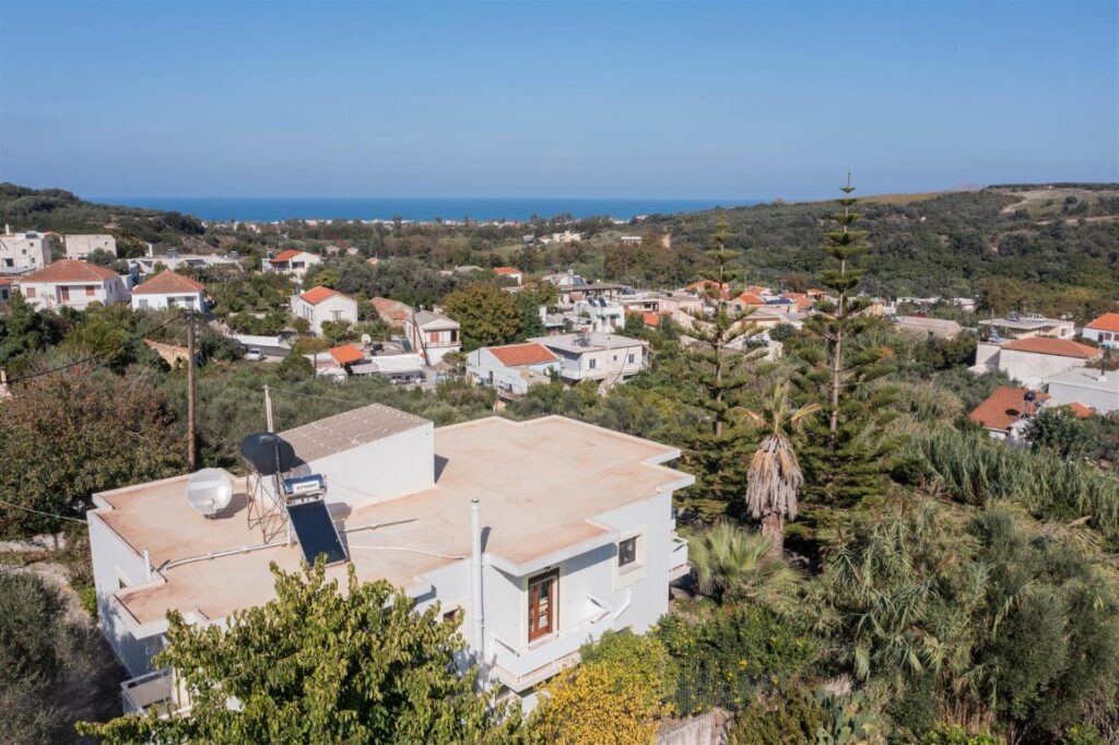 A PROPERTY WITH UNOBSTRUCTED VIEWS IN GERANI