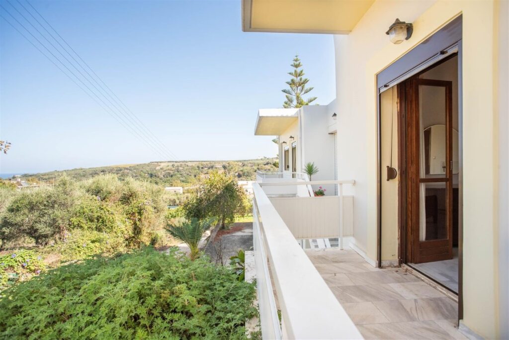 A PROPERTY WITH UNOBSTRUCTED VIEWS IN GERANI