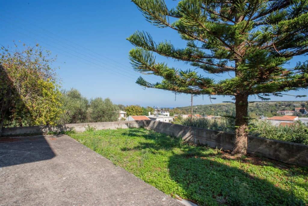 A PROPERTY WITH UNOBSTRUCTED VIEWS IN GERANI