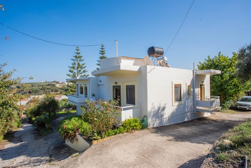 A PROPERTY WITH UNOBSTRUCTED VIEWS IN GERANI