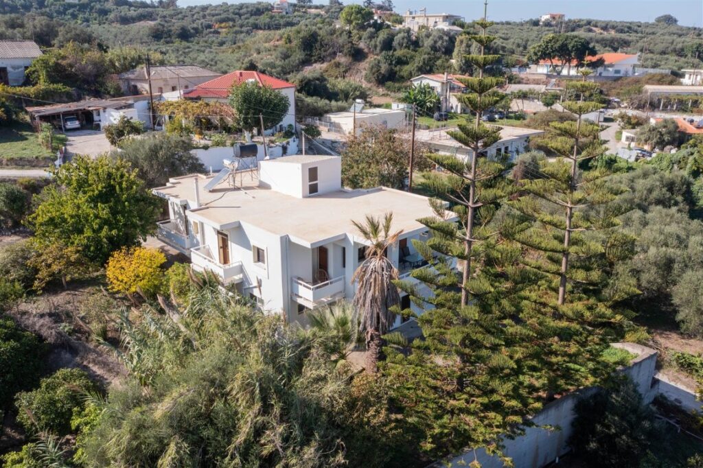 A PROPERTY WITH UNOBSTRUCTED VIEWS IN GERANI