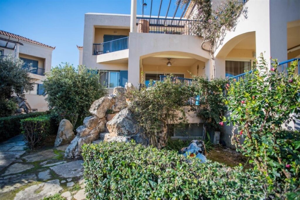 Α TWO-LEVEL CONDO A FEW STEPS FROM THE BEACH OF MALEME