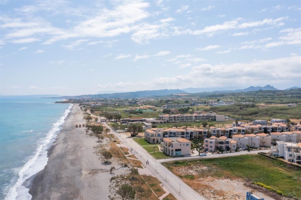 Α TWO-LEVEL CONDO A FEW STEPS FROM THE BEACH OF MALEME